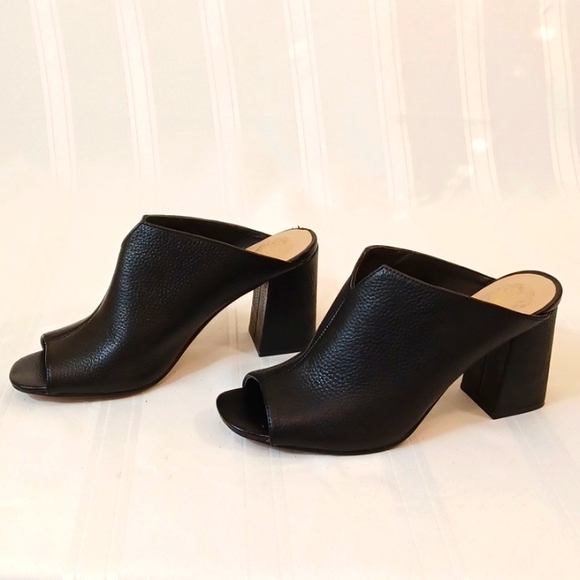 Vince Camuto Shoes - Vince Camuto Jesika Black Pebble Leather Ladies Size 9